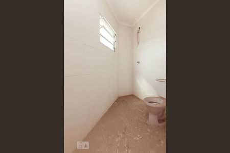 Banheiro  de casa de condomínio para alugar com 1 quarto, 53m² em Vila Ré, São Paulo