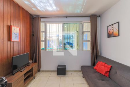 Casa à venda com 180m², 3 quartos e 2 vagas Casa à venda com 180m², 3 quartos e 2 vagasSala