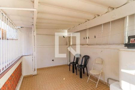 Casa à venda com 180m², 3 quartos e 2 vagas Casa à venda com 180m², 3 quartos e 2 vagasTerraço