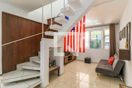 Casa à venda com 180m², 3 quartos e 2 vagas Casa à venda com 180m², 3 quartos e 2 vagasSala