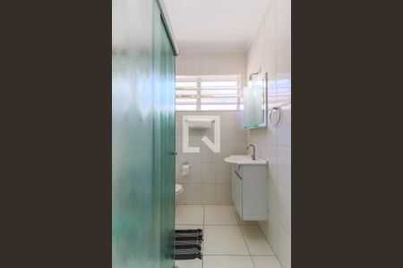 Casa à venda com 180m², 3 quartos e 2 vagas Casa à venda com 180m², 3 quartos e 2 vagasBanheiro