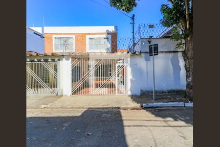 Casa à venda com 180m², 3 quartos e 2 vagas Casa à venda com 180m², 3 quartos e 2 vagasFachada