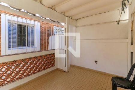 Casa à venda com 180m², 3 quartos e 2 vagas Casa à venda com 180m², 3 quartos e 2 vagasTerraço