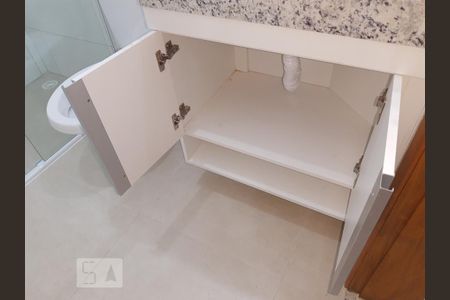 Apartamento para alugar com 35m², 1 quarto e sem vaga Apartamento para alugar com 35m², 1 quarto e sem vagaArmário do Banheiro