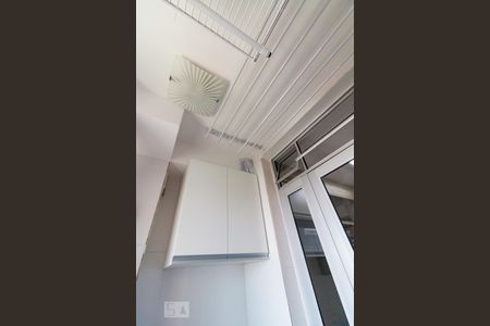 Apartamento à venda com 60m², 2 quartos e 1 vagaÁrea de serviço - armário e varal