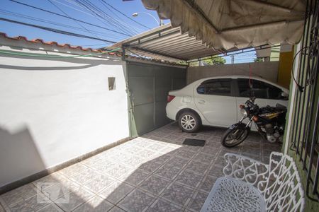 Garagem de casa para alugar com 2 quartos, 90m² em Irajá, Rio de Janeiro