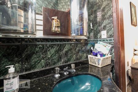 Casa à venda com 210m², 4 quartos e 2 vagasBanheiro Suíte 1