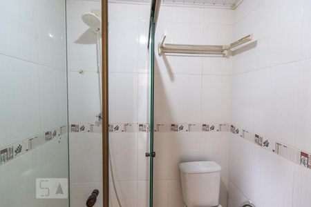 Banheiro de apartamento à venda com 1 quarto, 41m² em Cristal, Porto Alegre