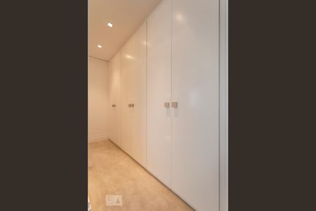 Apartamento à venda com 260m², 1 quarto e 2 vagasCloset