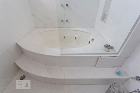 Apartamento à venda com 260m², 1 quarto e 2 vagasBanheiro da Suíte