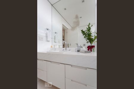 Apartamento à venda com 260m², 1 quarto e 2 vagasBanheiro