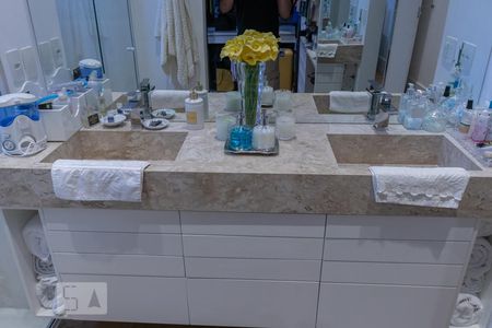 Apartamento à venda com 140m², 3 quartos e 2 vagasBanheiro 2 Suite 1