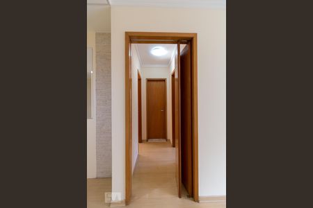 Corredor de apartamento à venda com 2 quartos, 64m² em Jardim Zaira, Guarulhos