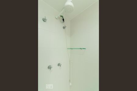 Detalhe banheiro de kitnet/studio para alugar com 1 quarto, 29m² em Liberdade, São Paulo