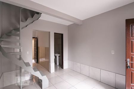 Casa de condomínio para alugar com 46m², 2 quartos e sem vagaSala