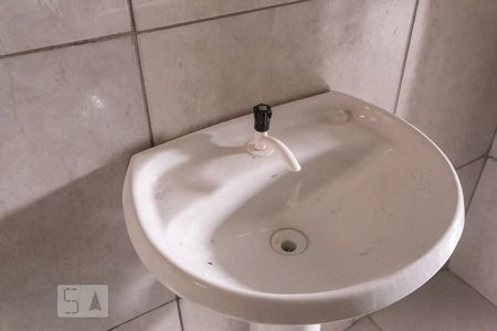 Casa de condomínio para alugar com 46m², 2 quartos e sem vagaBanheiro - Torneira