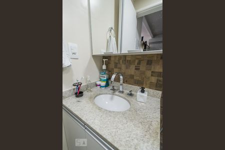 Banheiro de kitnet/studio para alugar com 1 quarto, 32m² em Chácara Santo Antônio, São Paulo