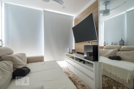 Sala de kitnet/studio para alugar com 1 quarto, 32m² em Chácara Santo Antônio, São Paulo
