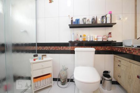 Banheiro da suíte de casa de condomínio à venda com 3 quartos, 155m² em Jardim Monte Kemel, São Paulo
