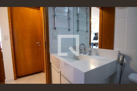 Apartamento para alugar com 131m², 3 quartos e 2 vagas Apartamento para alugar com 131m², 3 quartos e 2 vagasBanheiro Social 1