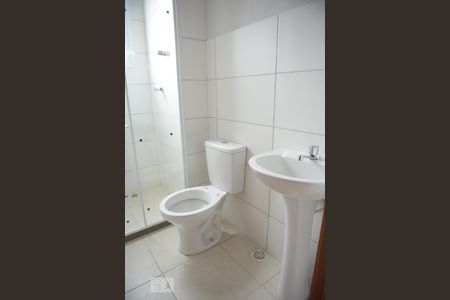 Banheiro de apartamento à venda com 2 quartos, 45m² em Olaria, Canoas