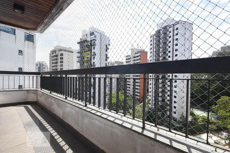 Apartamento à venda com 622m², 4 quartos e 4 vagas Apartamento à venda com 622m², 4 quartos e 4 vagasVaranda da Suíte 1