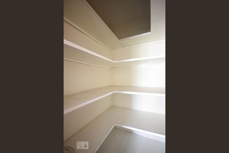 Apartamento à venda com 622m², 4 quartos e 4 vagas Apartamento à venda com 622m², 4 quartos e 4 vagasDespensa 1