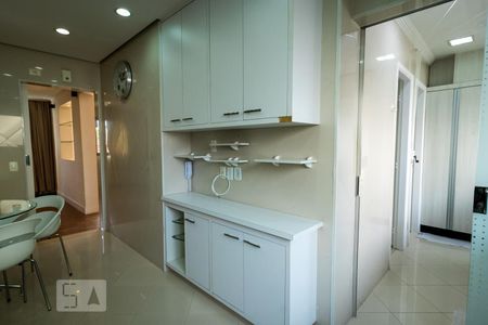 Apartamento para alugar com 136m², 3 quartos e 3 vagas Apartamento para alugar com 136m², 3 quartos e 3 vagasCozinha - Armários