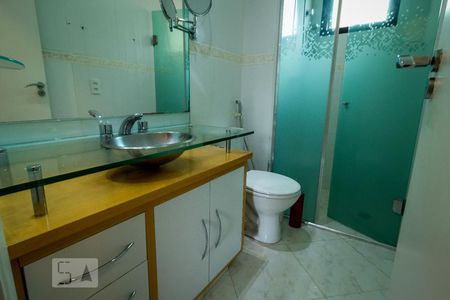 Apartamento para alugar com 136m², 3 quartos e 3 vagas Apartamento para alugar com 136m², 3 quartos e 3 vagasBanheiro