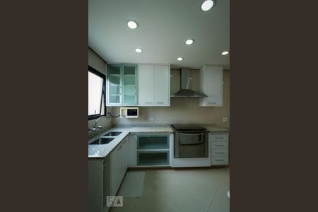 Apartamento para alugar com 136m², 3 quartos e 3 vagas Apartamento para alugar com 136m², 3 quartos e 3 vagasCozinha - Armários