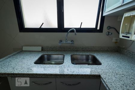 Apartamento para alugar com 136m², 3 quartos e 3 vagas Apartamento para alugar com 136m², 3 quartos e 3 vagasCozinha - Torneira