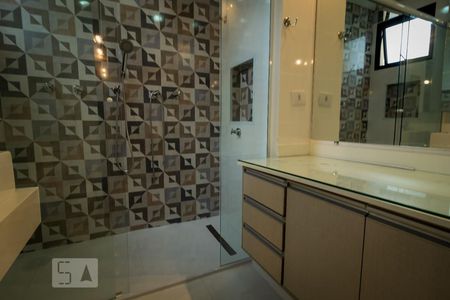 Apartamento para alugar com 136m², 3 quartos e 3 vagas Apartamento para alugar com 136m², 3 quartos e 3 vagasBanheiro da Suíte