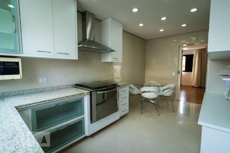 Apartamento para alugar com 136m², 3 quartos e 3 vagas Apartamento para alugar com 136m², 3 quartos e 3 vagasCozinha - Armários