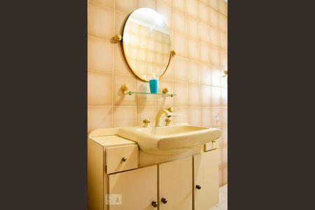 Casa à venda com 235m², 3 quartos e 2 vagasSuite com Gabinete