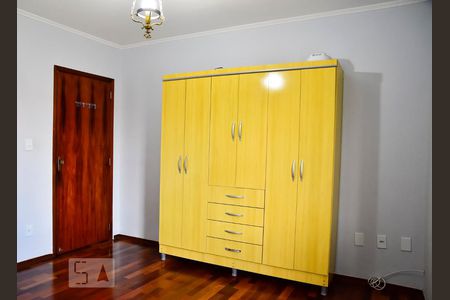 Casa à venda com 235m², 3 quartos e 2 vagasQuarto 2 Entrada