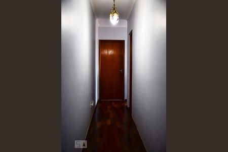 Casa à venda com 235m², 3 quartos e 2 vagasCorredor