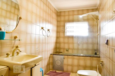 Casa à venda com 235m², 3 quartos e 2 vagasSuite com Box Vidro