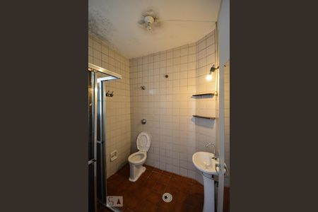 Banheiro de apartamento para alugar com 2 quartos, 73m² em Pinheiros, São Paulo