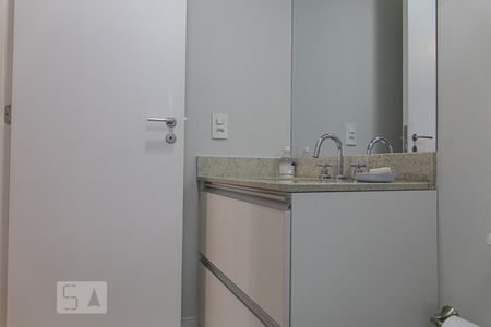 Apartamento para alugar com 49m², 1 quarto e sem vaga Apartamento para alugar com 49m², 1 quarto e sem vagaBanheiro da Suíte