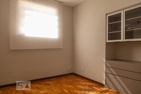 Sala 2 de apartamento para alugar com 3 quartos, 90m² em Carmo, Belo Horizonte