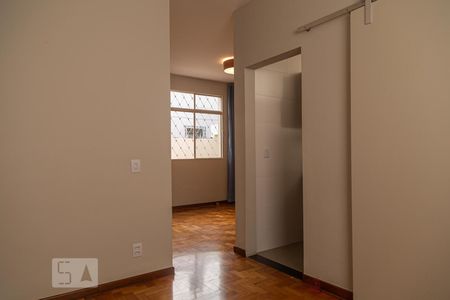 Sala 2 de apartamento para alugar com 3 quartos, 90m² em Carmo, Belo Horizonte