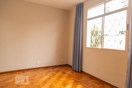 Sala 1 de apartamento para alugar com 3 quartos, 90m² em Carmo, Belo Horizonte