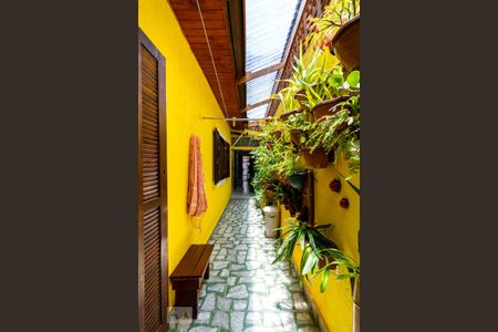 Casa à venda com 70m², 2 quartos e 2 vagasCorredor