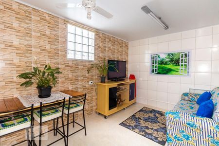 Casa à venda com 70m², 2 quartos e 2 vagasChurrasqueira