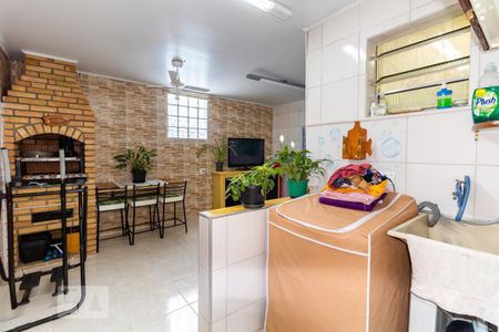 Casa à venda com 70m², 2 quartos e 2 vagasChurrasqueira