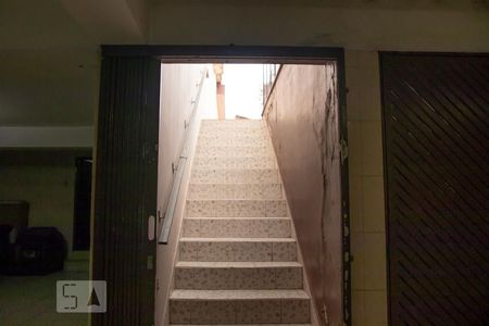 Casa à venda com 175m², 6 quartos e 5 vagasEscada - Garagem