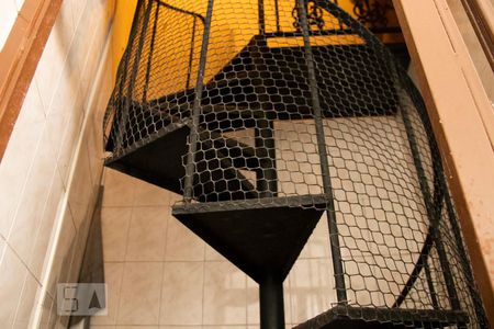 Casa à venda com 175m², 6 quartos e 5 vagasEscada Externa