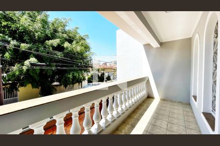 Varanda de casa à venda com 3 quartos, 181m² em Jardim Santa Mena, Guarulhos