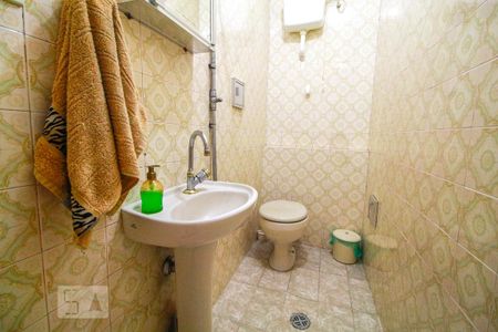 Casa para alugar com 140m², 2 quartos e 1 vaga Casa para alugar com 140m², 2 quartos e 1 vagaBanheiro de Serviço