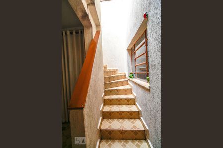 Escada de casa para alugar com 2 quartos, 140m² em Vila Prudente, São Paulo